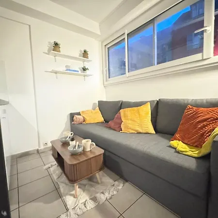 Little Parisian Hideaway For Two - Smart Base