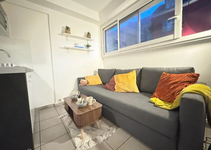 Little Parisian Hideaway For Two - Smart Base
